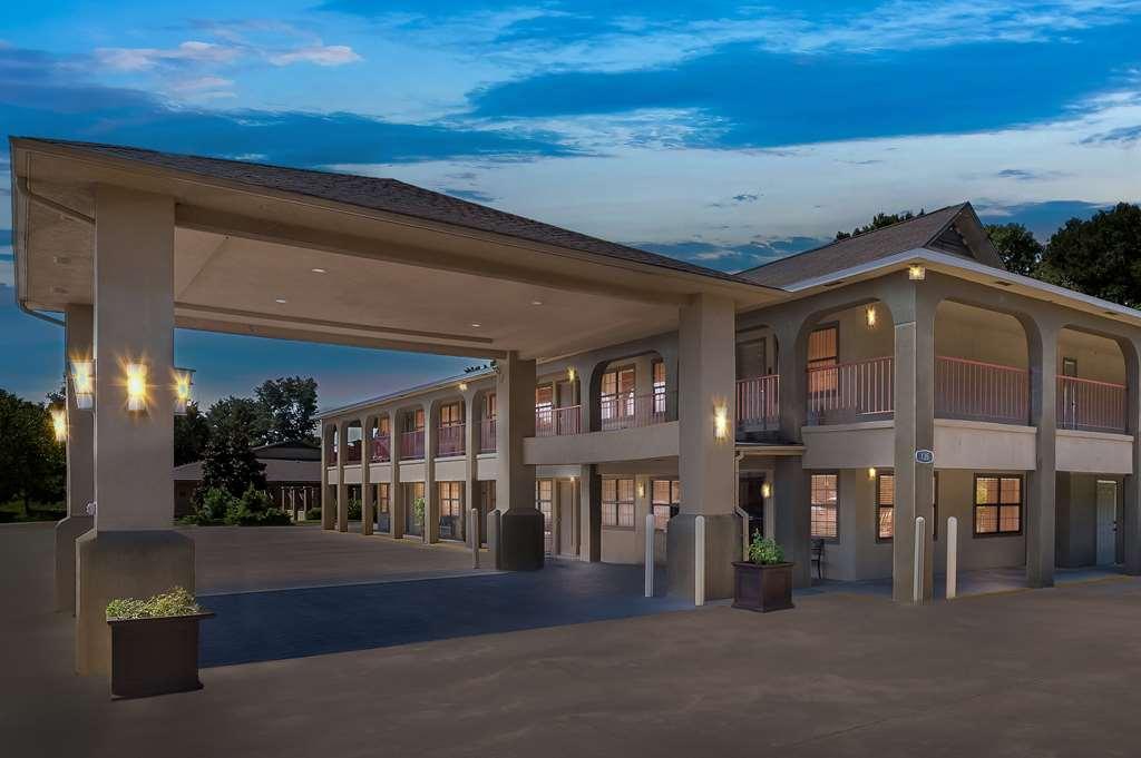 Best Western Delhi Inn Eksteriør bilde